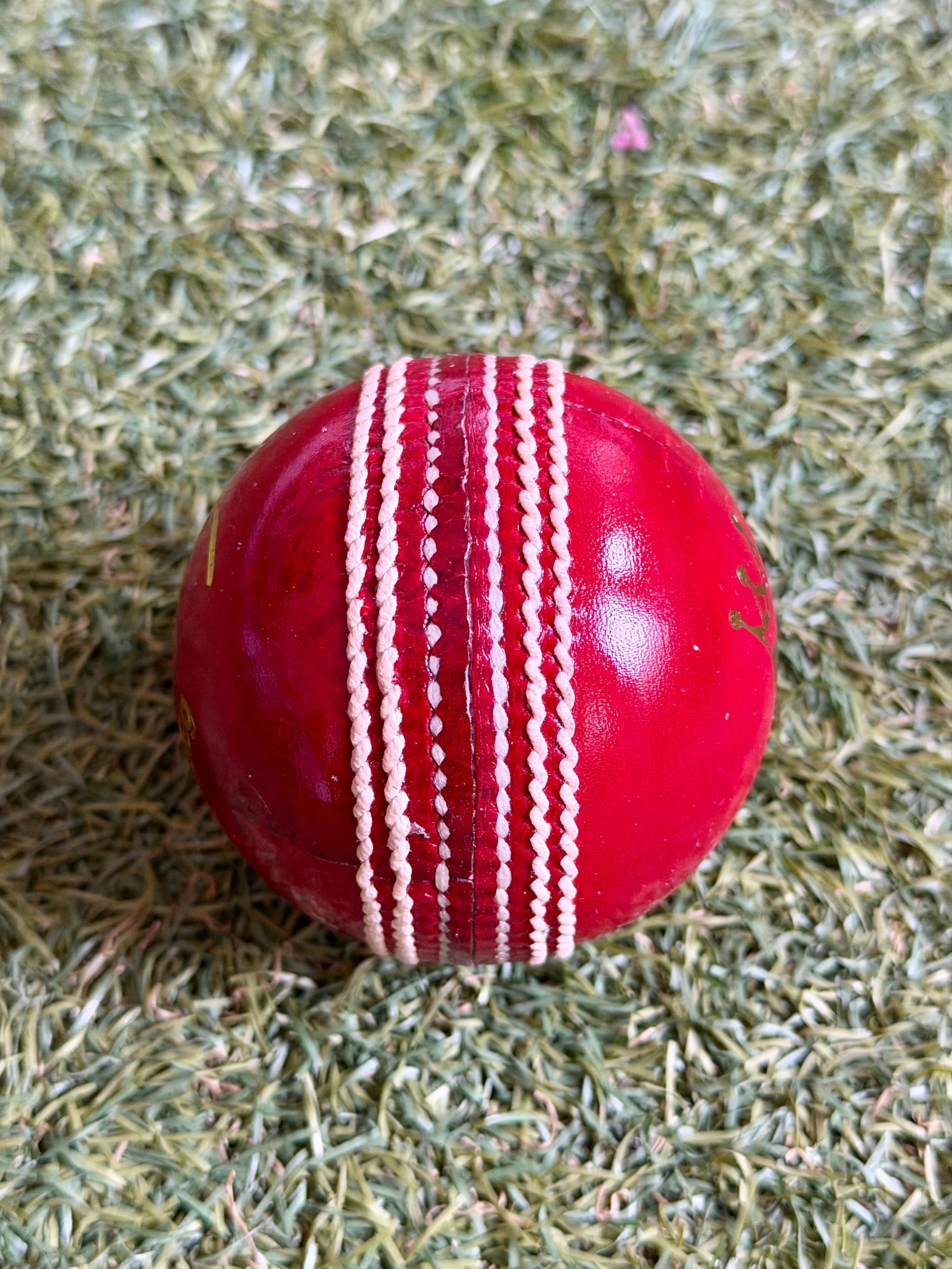King’s Match Cricket Ball (Red)