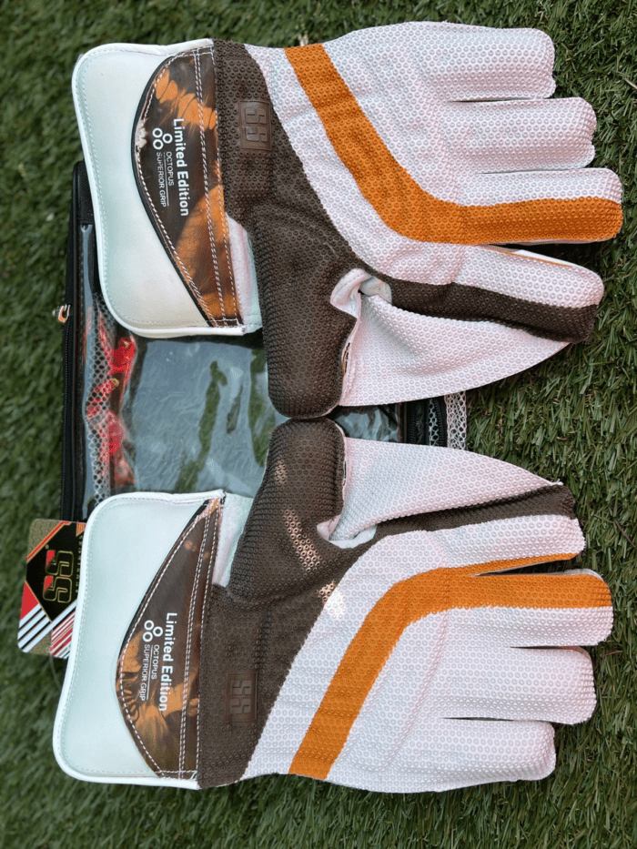 SS limited Edition Wicket Keeping Gloves - Image 2