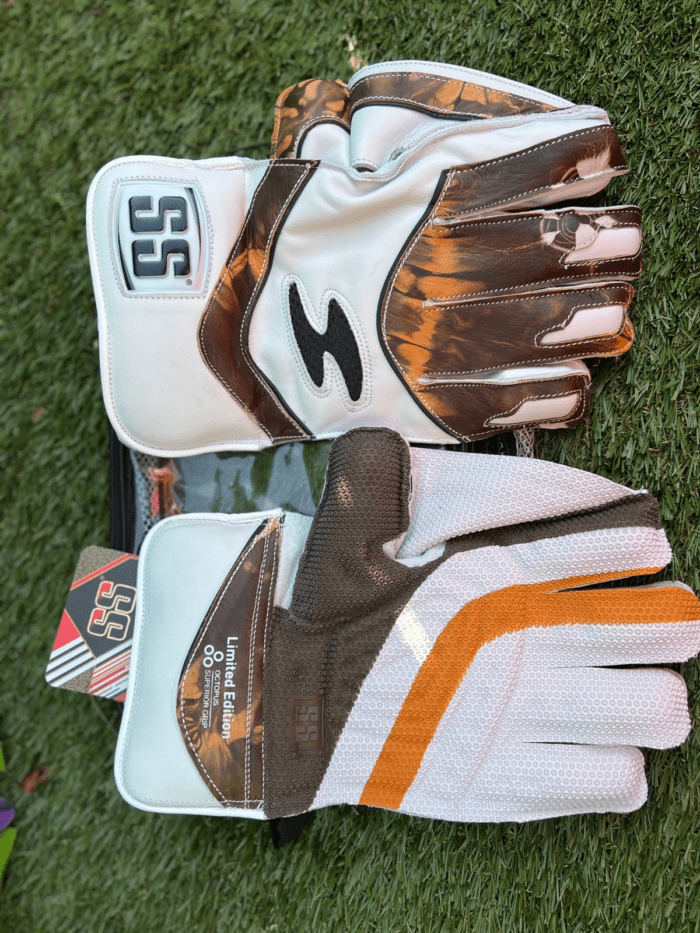 SS limited Edition Wicket Keeping Gloves - Image 3